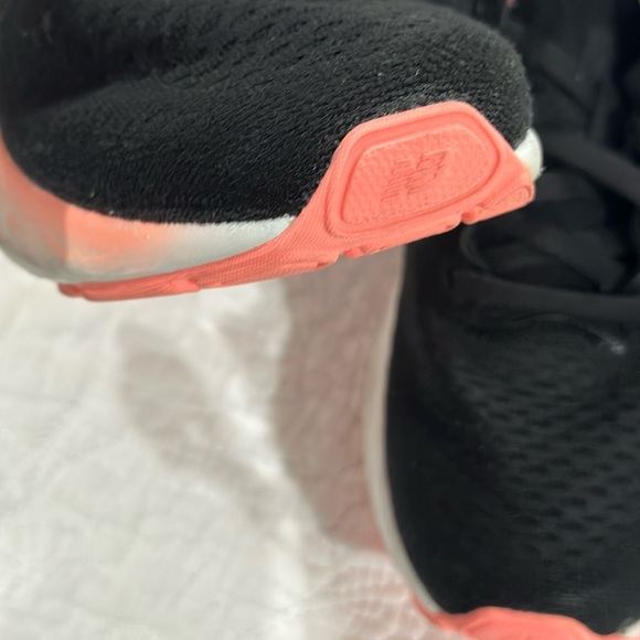 New Balance Women size 8 Black/pink Memory Foam Tennis Shoes. - Picture 2 of 14